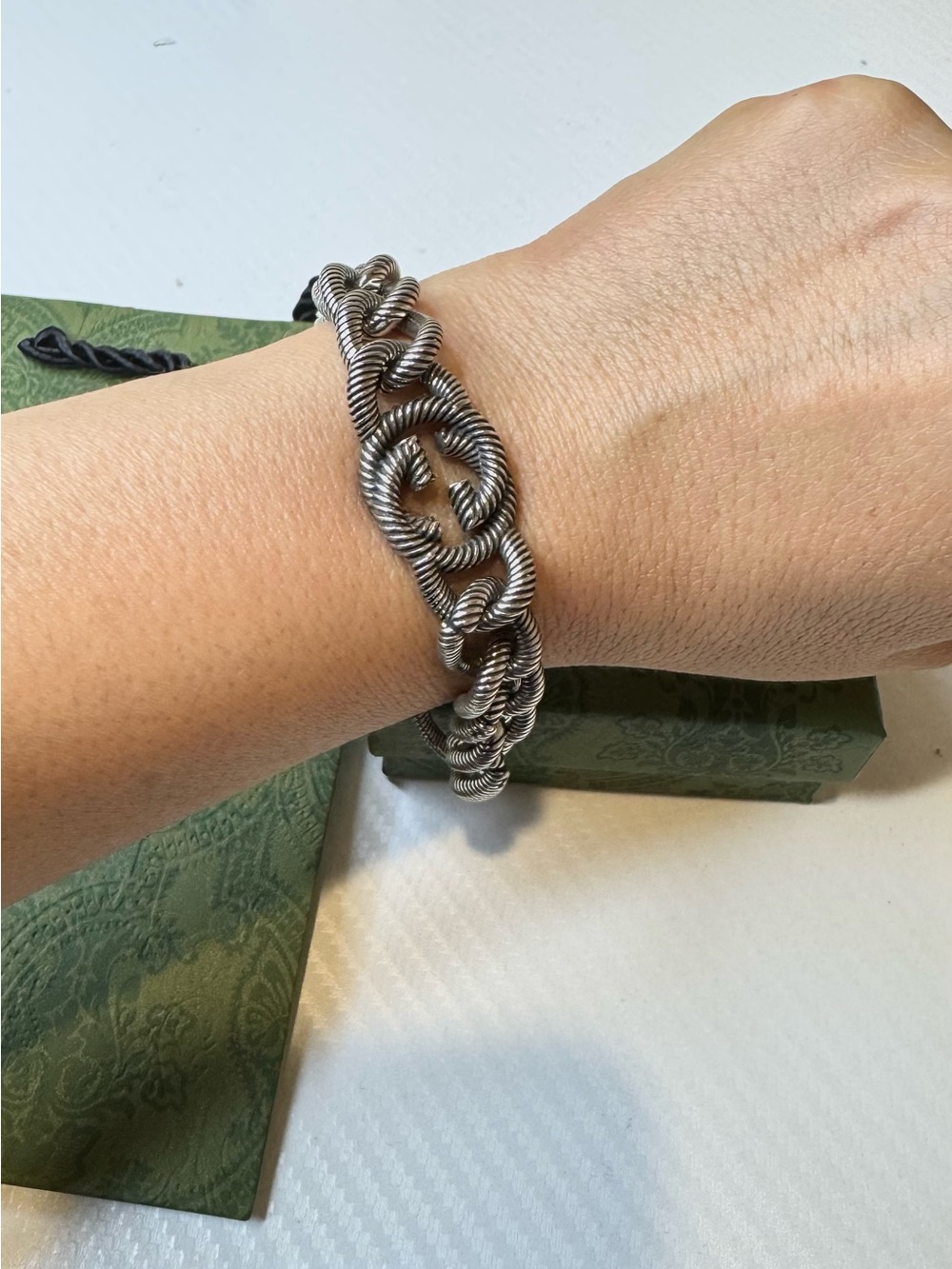 Gucci Silver Tone Women's Logo Band Ring